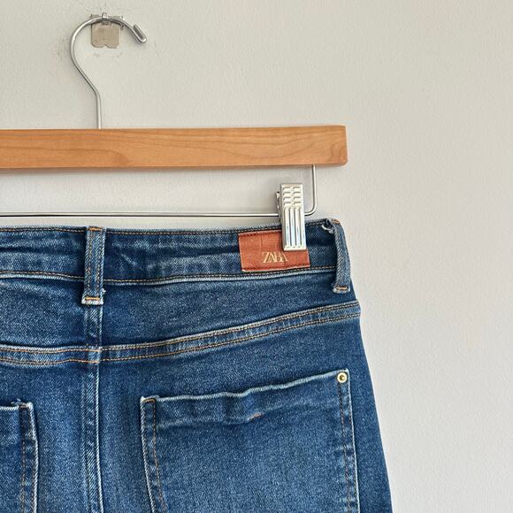 Zara Mid-Rise Raw Hem Straight Leg Jeans Medium Wash 4 - Picture 8 of 11